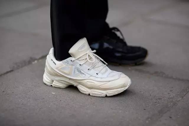 潮鞋丨伦敦 2018 春夏时装周上， sneakerhead 们都上脚哪些球鞋？