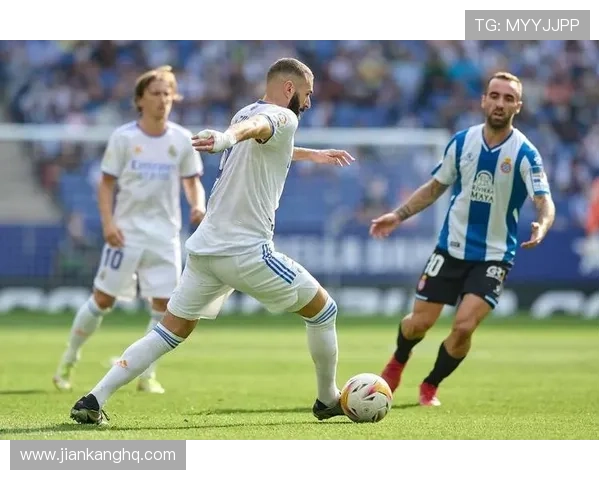 西甲第5轮皇家马德里2-0西班牙人完美取胜 本泽马助攻齐耶赫破门