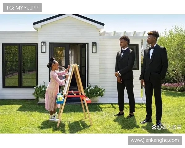 布莱斯分享詹姆斯全家福感恩瞬间幸福洋溢温馨家庭时光